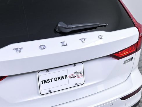 Used 2025 Volvo V60 B5 Cross Country Plus image 37