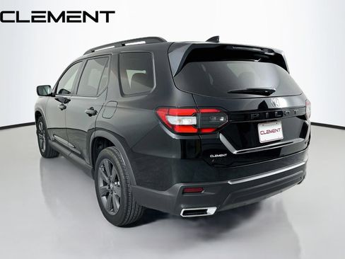 Used 2025 Honda Pilot Sport image 10