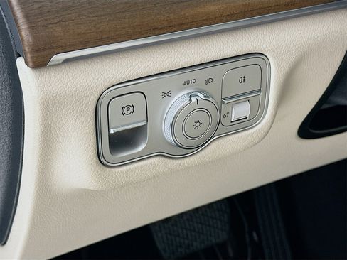 Certified 2025 Mercedes-Benz GLE 350 4MATIC image 11