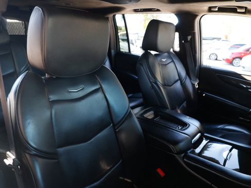 Used 2017 Cadillac Escalade ESV Platinum image 19