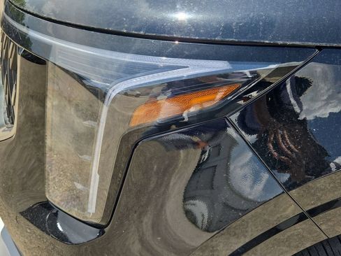 Used 2025 Kia Carnival FWD image 8