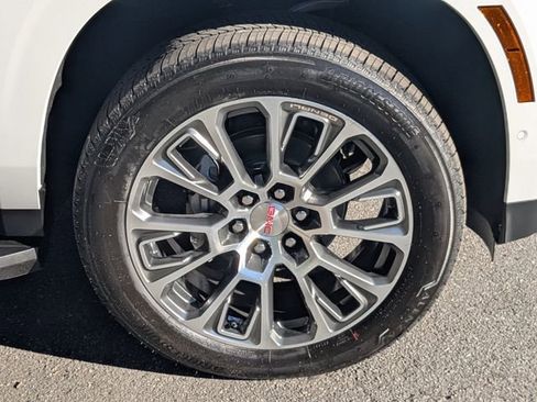 New 2026 GMC Yukon XL Denali w/ LPO, Floor Liner Package image 12