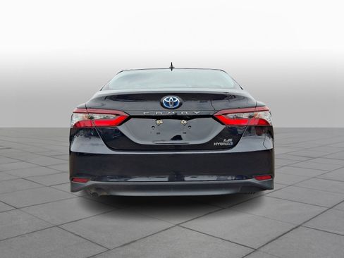 Used 2021 Toyota Camry LE image 5