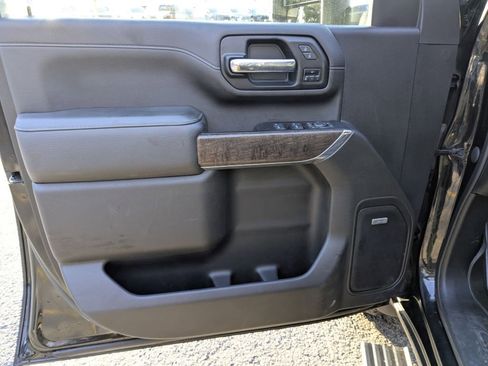 Used 2022 GMC Sierra 3500 Denali w/ Denali Black Diamond Edition image 9