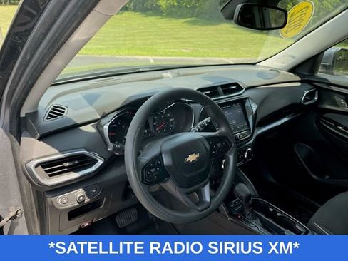 Used 2022 Chevrolet TrailBlazer LT w/ Convenience Package FWD image 11