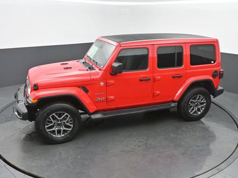 Used 2024 Jeep Wrangler Unlimited Sahara w/ Technology Group AWD/4WD image 43