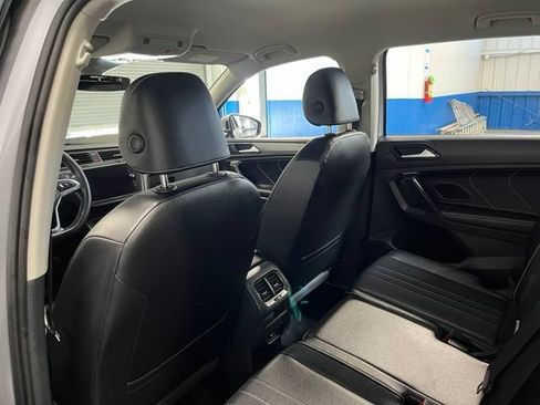 Used 2024 Volkswagen Tiguan SE FWD image 19