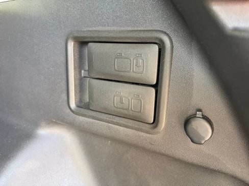 Used 2024 GMC Terrain SLE AWD/4WD image 29
