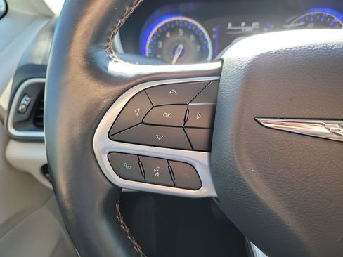 Used 2020 Chrysler Pacifica Touring w/ Cold Weather Group FWD image 27