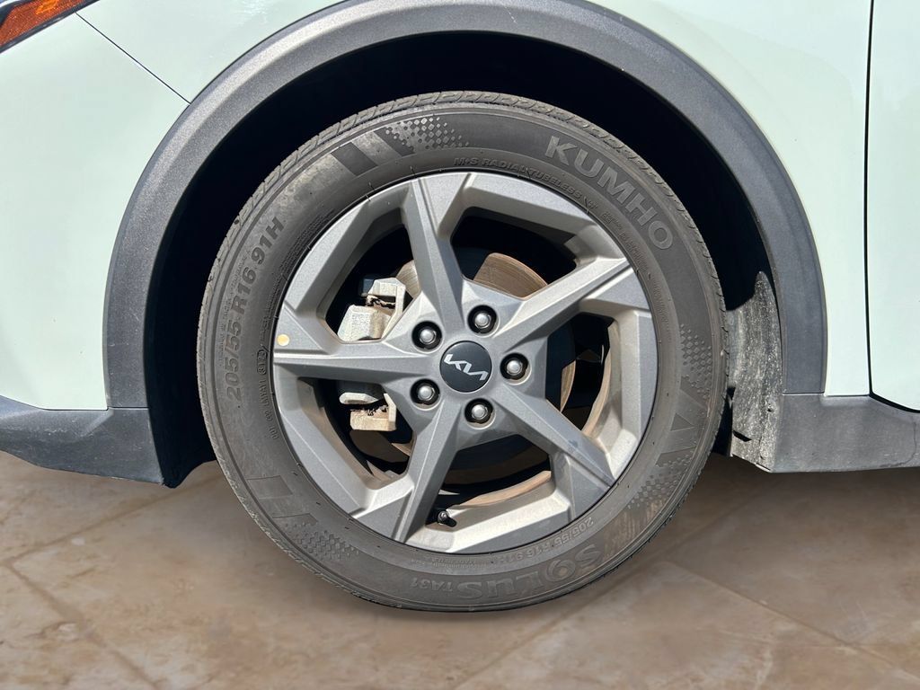 Used 2025 Kia K4 FWD image 14