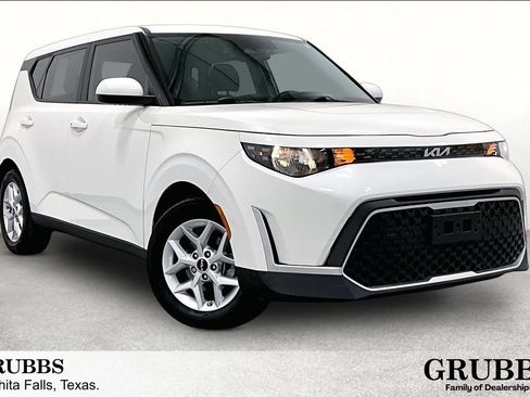 Used 2023 Kia Soul S FWD image 1