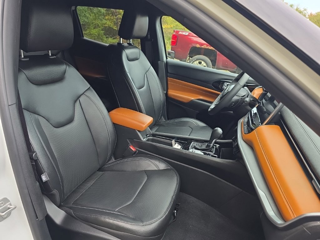 Used 2025 Jeep Compass Limited w/ Elite Group AWD/4WD image 19