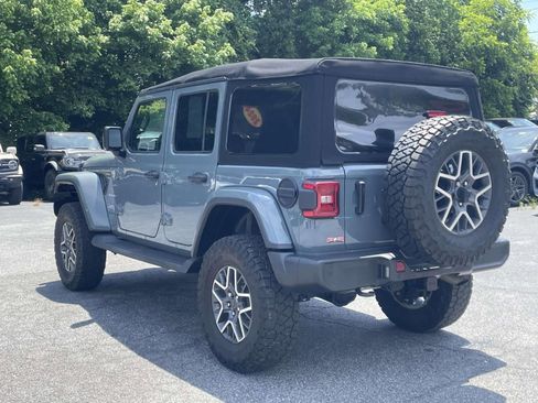 Used 2024 Jeep Wrangler Unlimited Sahara w/ Technology Group AWD/4WD image 5