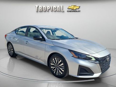 Used 2024 Nissan Altima 2.5 SV FWD image 7