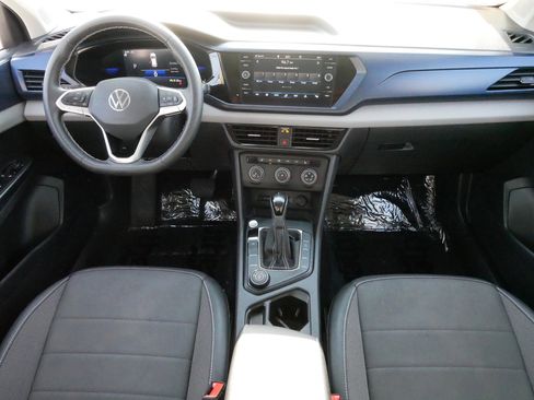 Certified 2022 Volkswagen Taos SE image 10