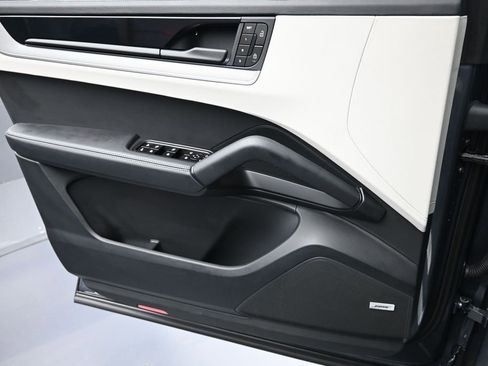 Certified 2026 Porsche Cayenne S AWD/4WD image 23