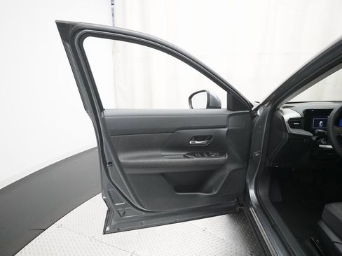 Certified 2025 Nissan Kicks SV image 27