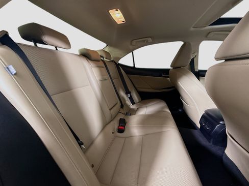 Used 2018 Lexus IS 300 w/ Comfort Package image 27