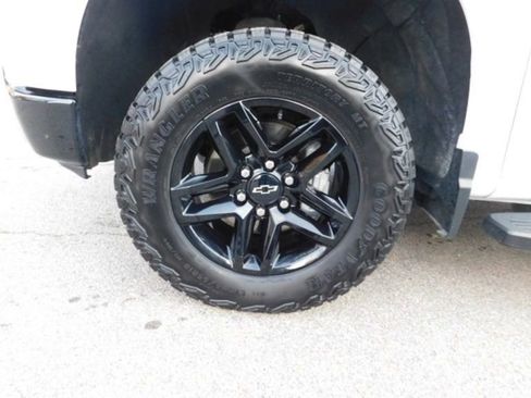 Used 2024 Chevrolet Silverado 1500 LT Trail Boss w/ Protection Package AWD/4WD image 11