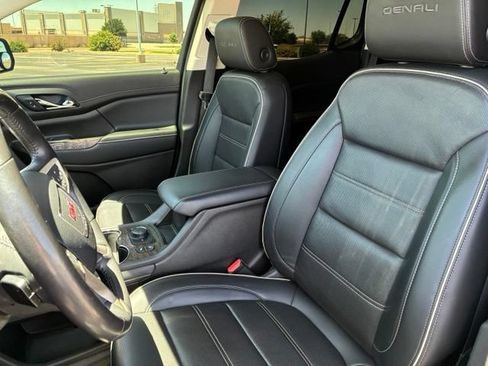 Used 2021 GMC Acadia Denali w/ Denali Technology Package FWD image 12