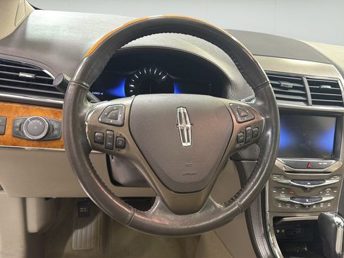 Used 2013 Lincoln MKX FWD image 11