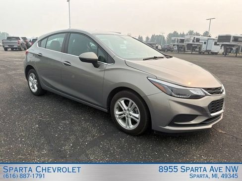 Used 2018 Chevrolet Cruze LT w/ Convenience Package FWD image 1