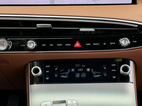 Certified 2026 Genesis GV70 2.5T Advanced image 10