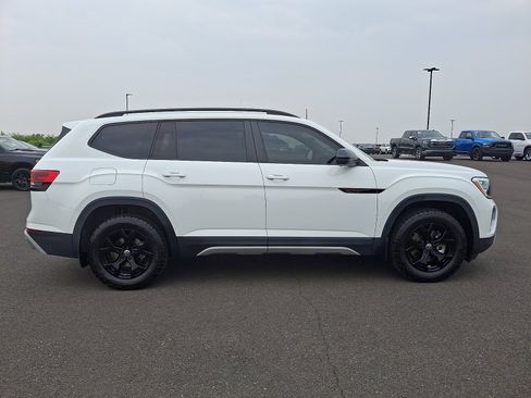 Used 2024 Volkswagen Atlas Peak Edition SE AWD/4WD image 7