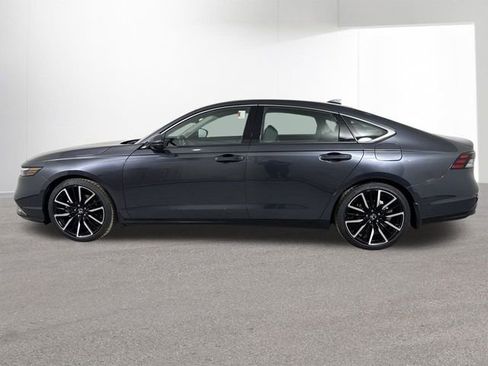 Certified 2025 Honda Accord Touring image 30