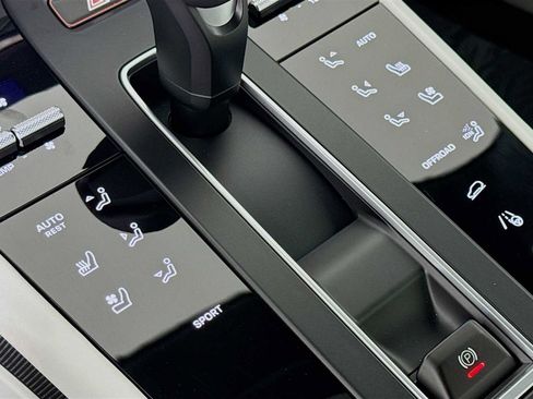 Certified 2026 Porsche Macan AWD/4WD image 22