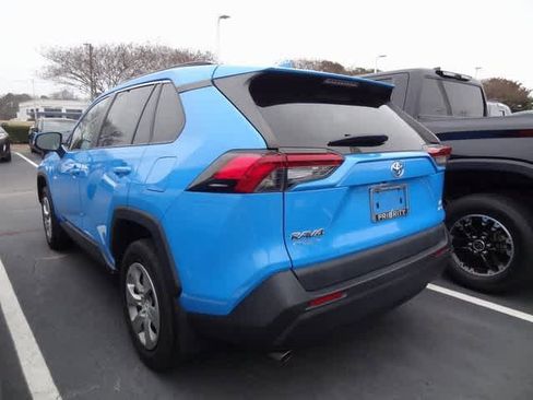 Used 2019 Toyota RAV4 LE image 4