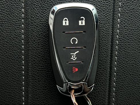 Used 2022 Chevrolet Traverse LT FWD image 21