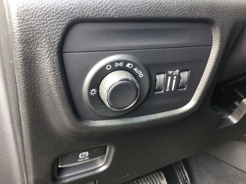 New 2025 Jeep Grand Cherokee Altitude image 18