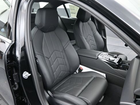 New 2025 BMW 530i w/ Premium Package image 17