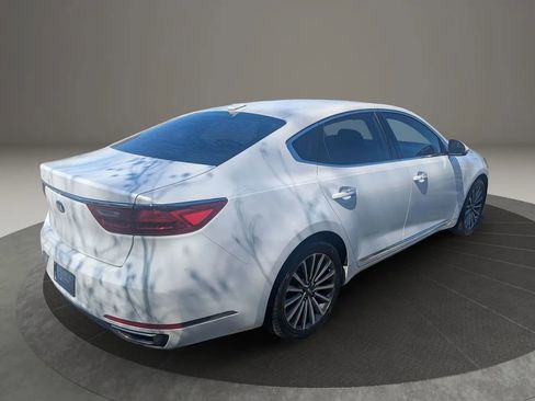 Used 2018 Kia Cadenza Premium image 4