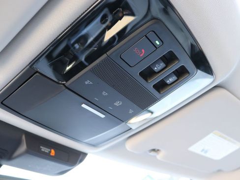 Used 2025 Mitsubishi Outlander SEL image 17