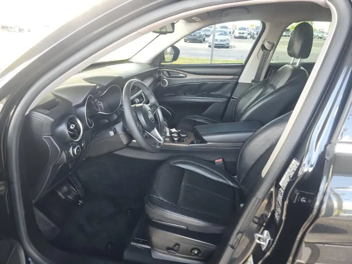 Used 2018 Alfa Romeo Stelvio Ti AWD/4WD image 6