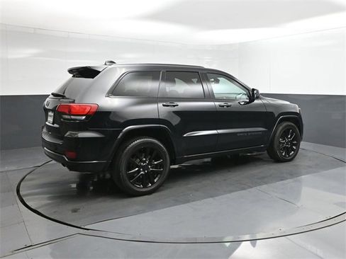 Used 2018 Jeep Grand Cherokee Altitude image 15