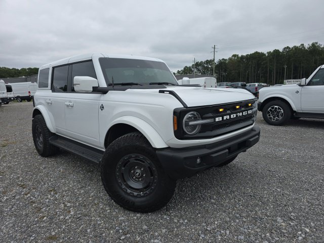Used 2025 Ford Bronco Outer Banks AWD/4WD image 1