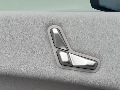 Used 2026 BMW iX xDrive45 w/ Premium Package image 23