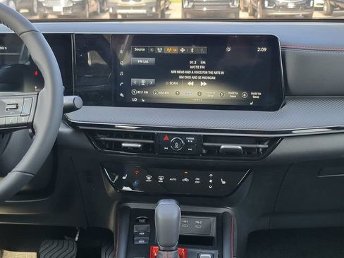 New 2025 Nissan Kicks SR w/ SR Premium Package AWD/4WD image 22