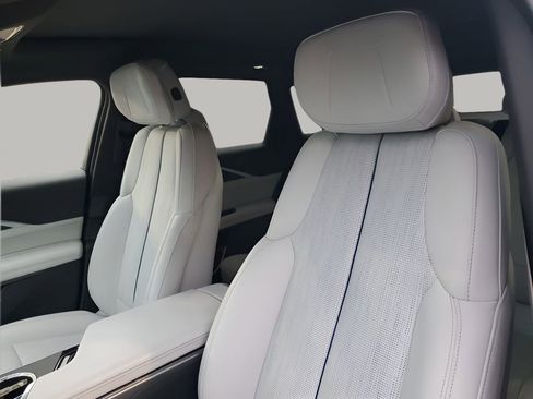 Certified 2024 Cadillac Lyriq Luxury image 30