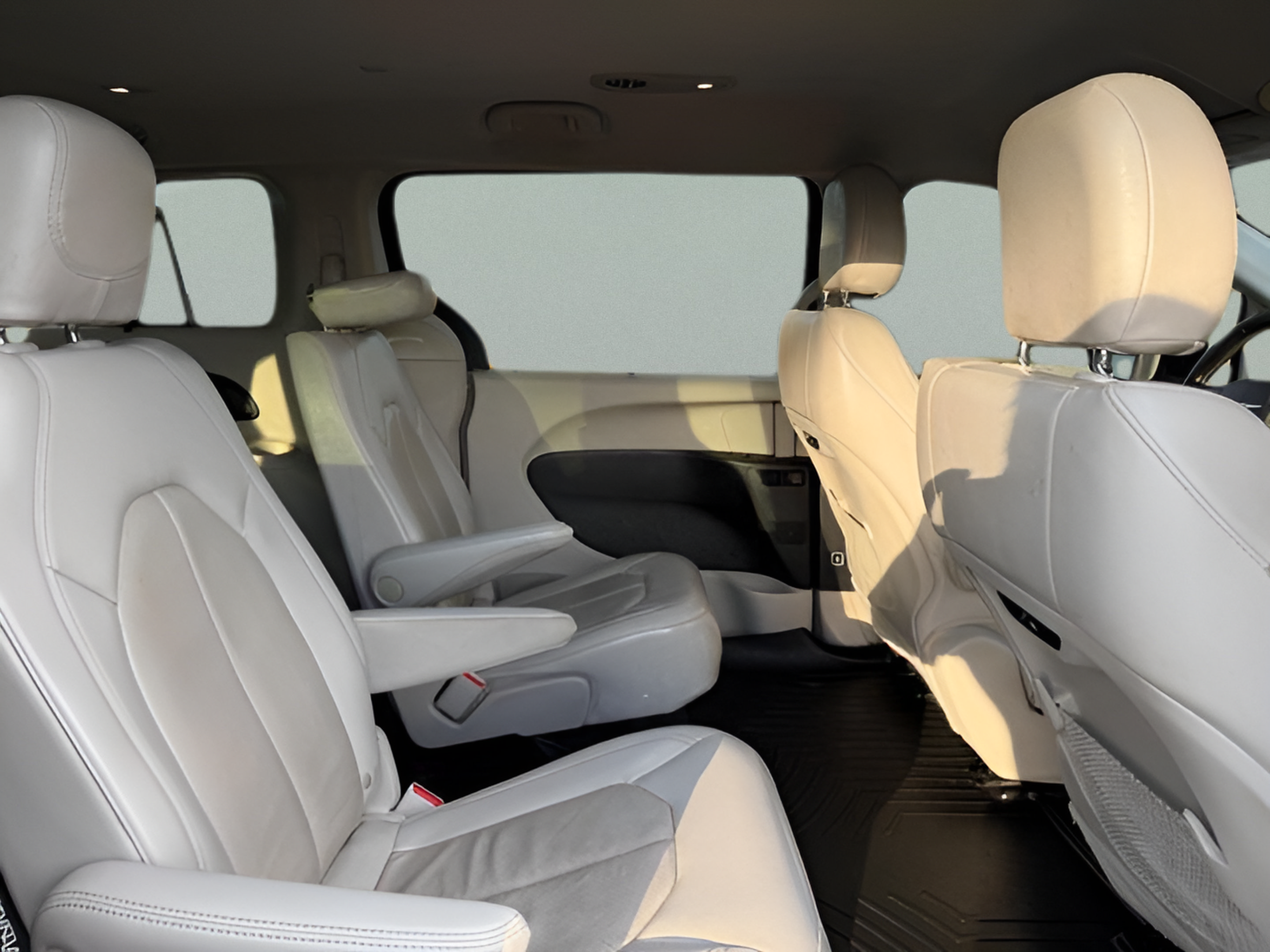 Used 2021 Chrysler Pacifica Touring-L FWD image 11