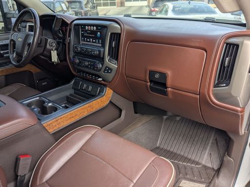 Used 2017 Chevrolet Silverado 1500 High Country w/ High Desert Package AWD/4WD image 28