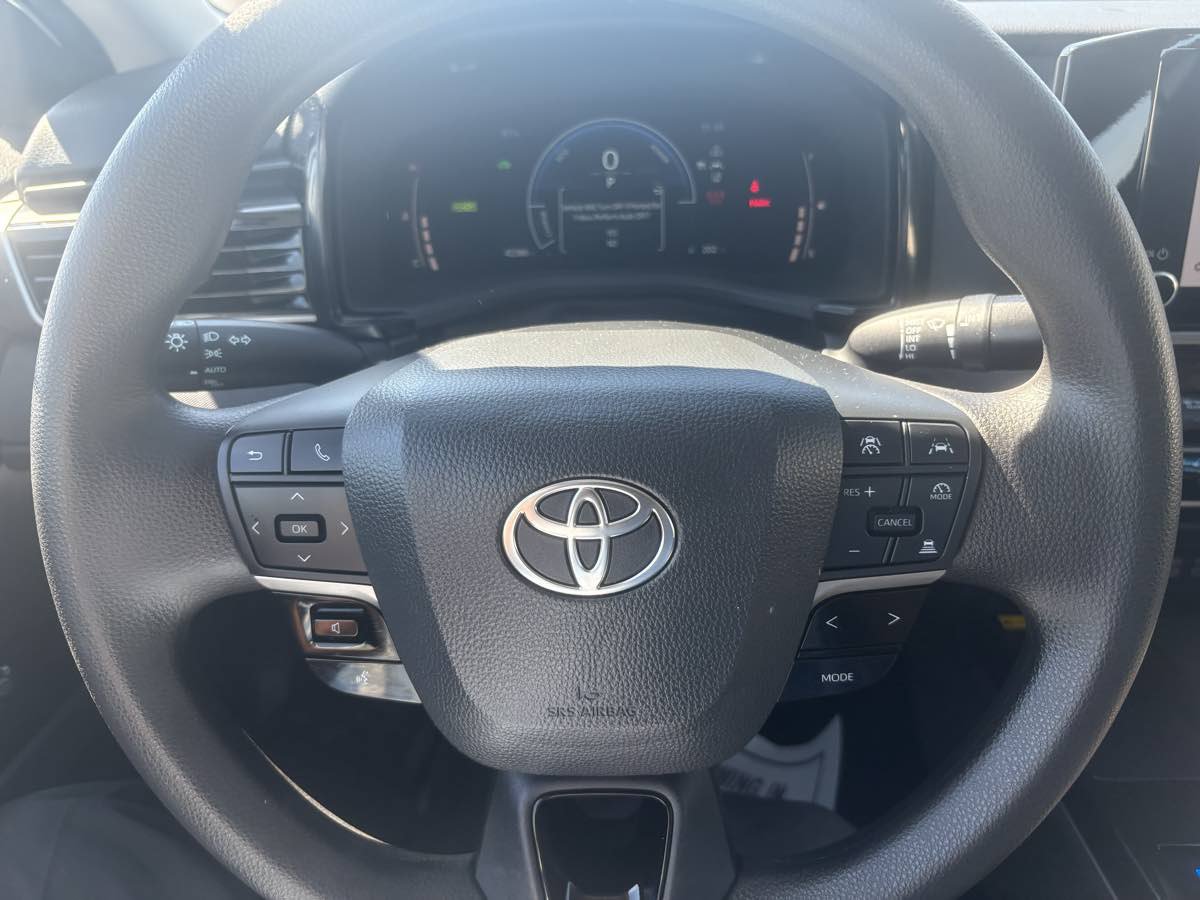 Used 2025 Toyota Camry LE FWD image 27