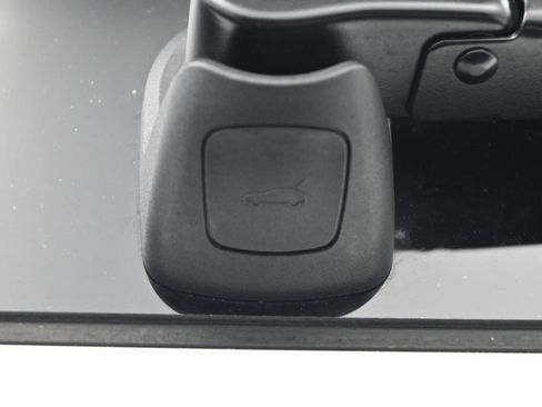 Certified 2026 Porsche Macan AWD/4WD image 31