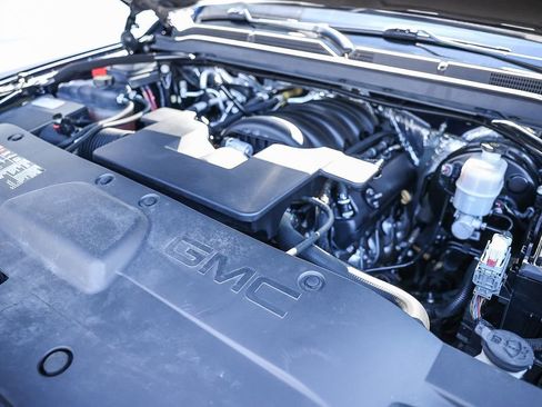 Used 2018 GMC Yukon SLE image 32