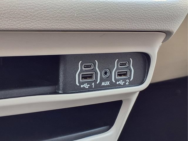 Used 2023 Chrysler Pacifica Touring-L FWD image 10