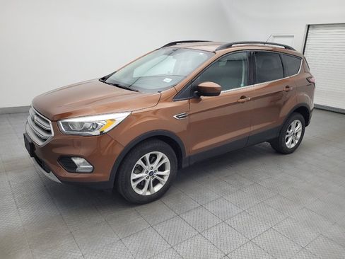 Used 2017 Ford Escape SE w/ Equipment Group 201A AWD/4WD image 2