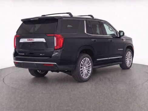 Used 2023 GMC Yukon SLT AWD/4WD image 3